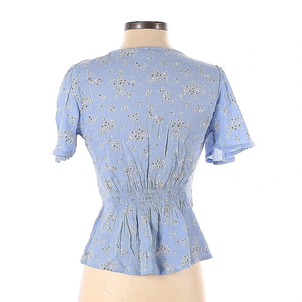 Abercrombie blue floral flutter sleeve v neck blouse - Picture 2 of 2